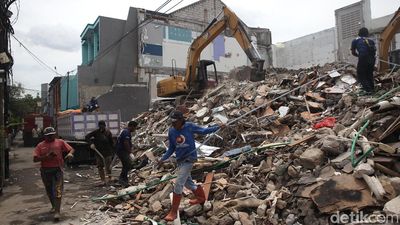 Penampakan Terkini Rumah Ahmad Sahroni yang Dibongkar