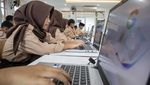 Dukung Pendidikan, Kemensos Salurkan Laptop ke SRMP 8 Cimahi