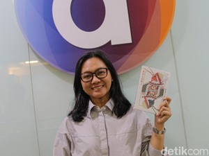 Ratih Kumala Bincang Ide Cerita di Kantor detikcom