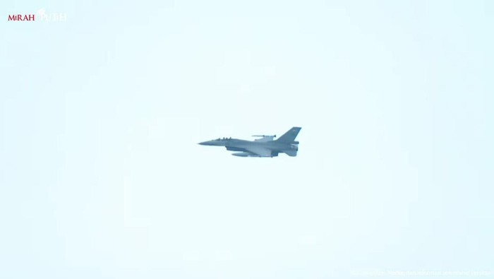 Pesawat Jet Tempur F-16 Kawal Kedatangan Raja Yordania Abdullah II di Jakarta