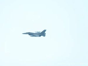 Pesawat Jet Tempur F-16 Kawal Kedatangan Raja Yordania Abdullah II di Jakarta