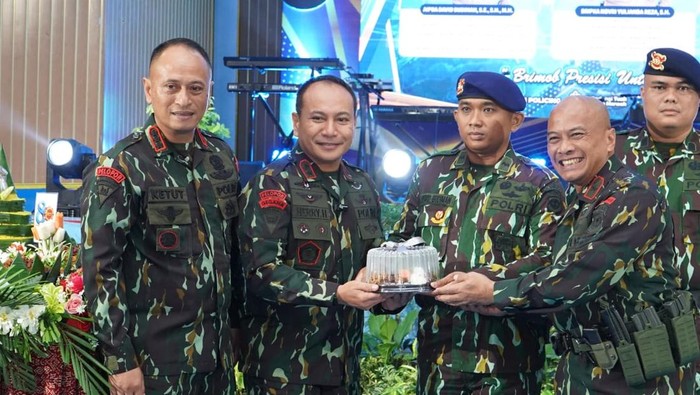 Polda Riau memperingati HUT ke-80 Brimob, Jumat (14/11/2025).