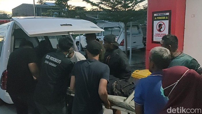 Seorang pria di Polewali Mandar tewas dibacok tetangganya setelah cekcok.