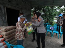Polres Semarang Beri Bantuan Material Bangunan ke Korban Puting Beliung