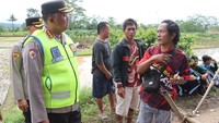 Kapolresta Cilacap, Kombes Budi Adhy Buono, dan anggotanya langsung berangkat ke lokasi kejadian usai menerima laporan dari Kapolsek Majenang AKP Hadi Nugroho.