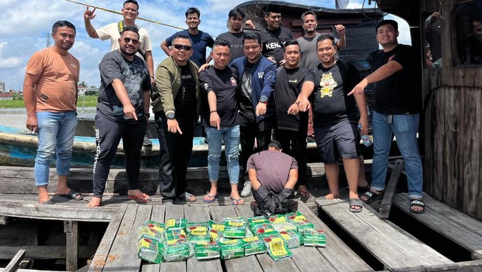 Polrestabes Medan gagalkan penyelundupan 25 kilogram sabu dari jaringan Malaysia.