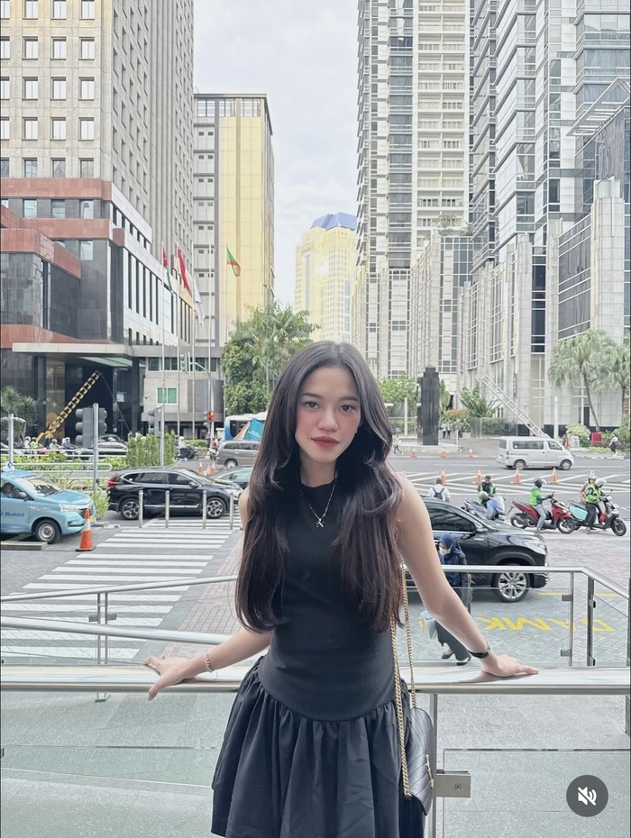 Pose Cantik Ummi Quary Saat Makan Nasi Lemak hingga Sate Wagyu