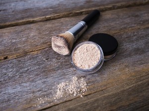 Inovasi Powder Sunscreen untuk Re-apply SPF Tanpa Ribet, Benarkah Efektif?