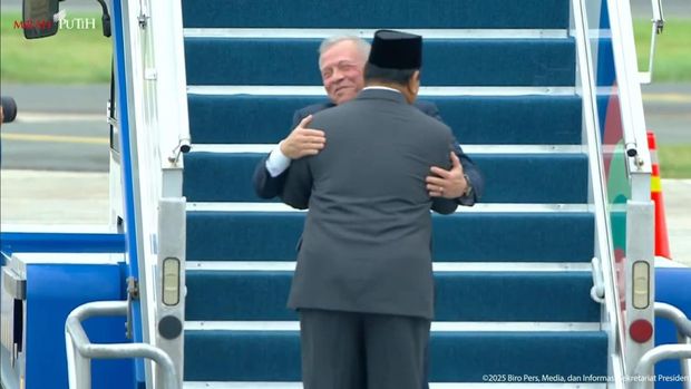 Presiden Prabowo menjemput Raja Abdullah II ibn Al Hussein di Lanud Halim Perdanakusuma.
