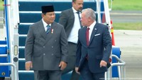 Prabowo Jemput Raja Yordania Abdullah II di Lanud Halim, Beri Pelukan Hangat