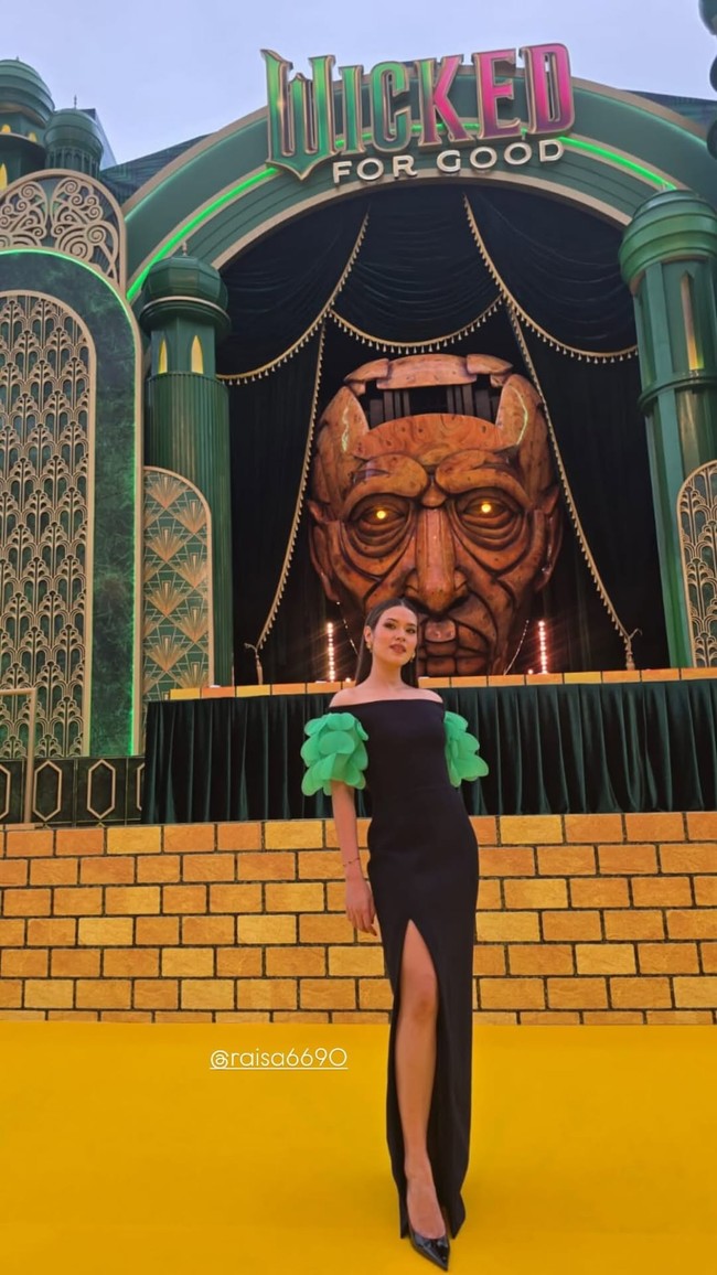 Pemutaran perdana ‘Wicked: For Good’ yang berlangsung di Universal Studio Singapura baru-baru ini dihadiri para bintang utamanya, seperti Ariana Grande, Cynthia Erivo, dan Michelle Yeoh. Sejumlah selebriti dari seluruh penjuru Asia pun hadir, termasuk Raisa. (Foto: Instagram/@raisa6690)