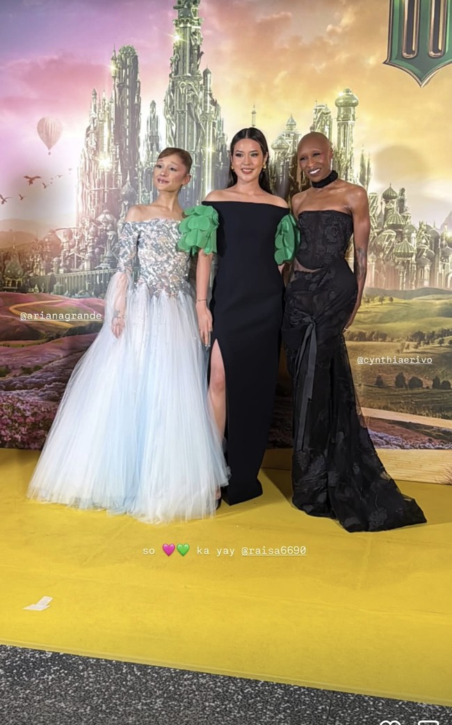 Gaya minimal tersebut disempurnakan dengan rambut lurus panjangnya yang dibiarkan tergerai. Riasannya pun natural. Di jajaran aksesori, sepasang anting emas bergaya klasik memberi sentuhan akhir yang elegan. (Foto: Instagram/@raisa6690)