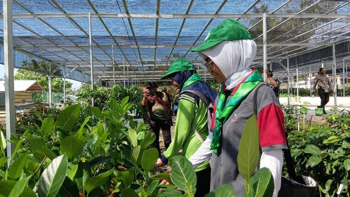 Ratusan pelajar SMA se-Provinsi Riau belajar soal tanaman hingga perternakan di Tabung Harmoni Hijau Polda Riau dalam kegiatan Workshop Green Policing, Jumat (14/11/2025).