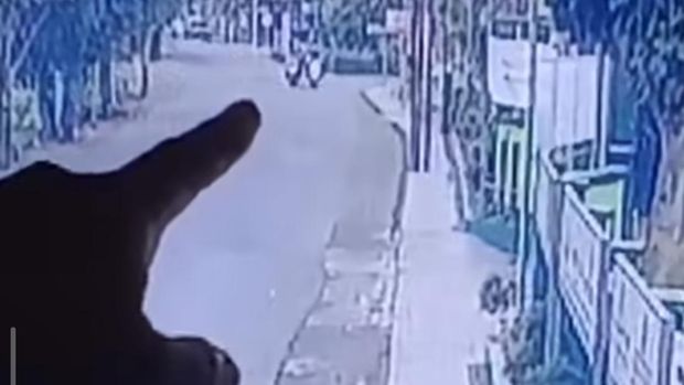 Rekaman CCTV aksi penjambretan di Pengasih, Kulon Progo, Kamis (13/11/2025).