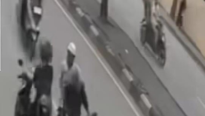 Rombongan pengantar jenazah di Samarinda melawan arus dan memukul pengendara lainnya.