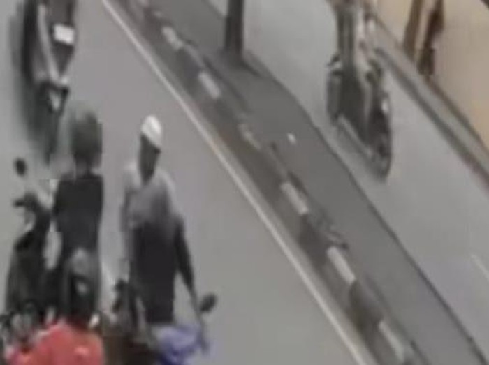 Rombongan pengantar jenazah di Samarinda melawan arus dan memukul pengendara lainnya.