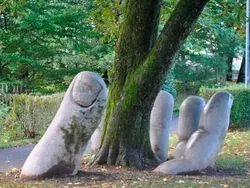 Karya Seni Bantuan Tangan yang Menyentuh Hati