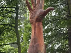 Karya Seni Bantuan Tangan yang Menyentuh Hati