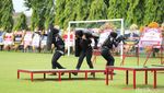 Polwan Jatim Unjuk Aksi Taktis di Brimob Challenge