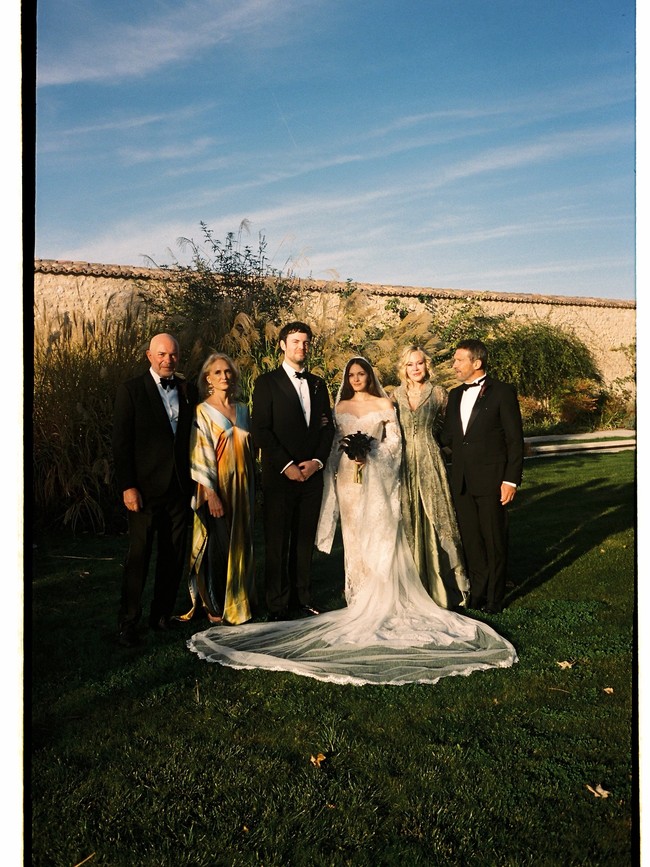 Meski sudah lama berpisah, Melanie dan Antonia terlihat kompak dalam acara pernikahan putrinya tersebut. Foto: Instagram @stellabanderasgriffith