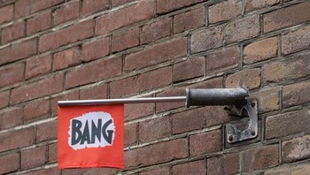 Ia membangun dunia miniatur, narasi kecil, dan karakter yang terasa hidup dalam arsitektur kota. Skalanya memang kecil, tetapi dampaknya luar biasa. Foto: Frankey via 121clicks