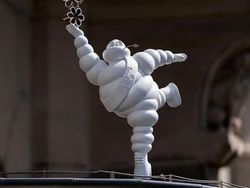 Ruang Sehari-hari Jadi Nyeni karena Karya Seniman Ini