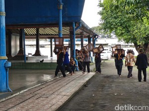 Suasana Keraton Solo Jelang Penobatan Raja Baru Besok