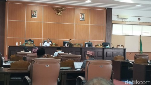 Suasana Rapat Paripurna DPRD Manggarai Barat, Jumat (14/11/2025) (Ambrosius Ardin)