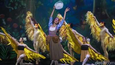 Terpukau Melihat Pertunjukan Balet Cinderella
