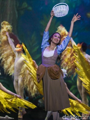 Terpukau Melihat Pertunjukan Balet Cinderella