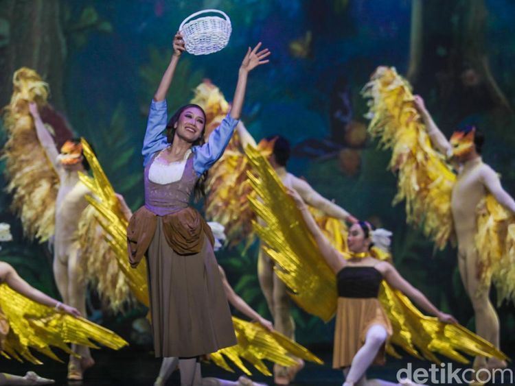 Terpukau Melihat Pertunjukan Balet Cinderella
