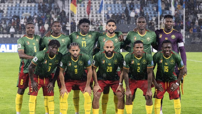 Soccer Football - FIFA World Cup - CAF Qualifiers - Playoffs - Semi Final - Cameroon v Democratic Republic of Congo - Al-Barid Stadium, Rabat, Morocco - November 13, 2025 Cameroon players pose for a team group photo before the match REUTERS/Stringer