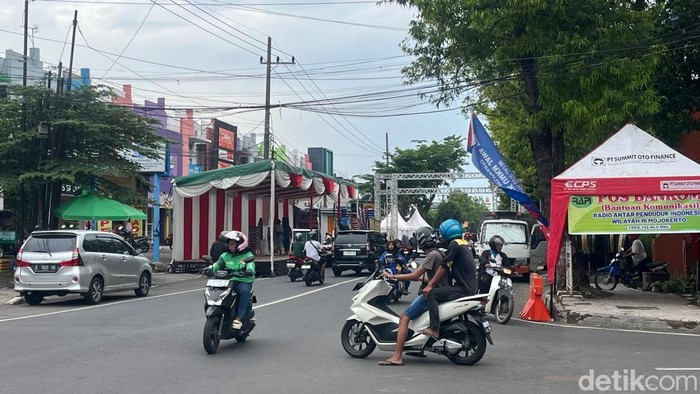 Titik pelepasan peserta gerak jalan Mojosuro