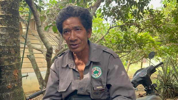 Tumengging Sikar, pimpinan kelompok Orang Rimba di Desa Mentawak, Merangin. Tumengging Sikar, pimpinan kelompok Orang Rimba di Desa Mentawak, Merangin.