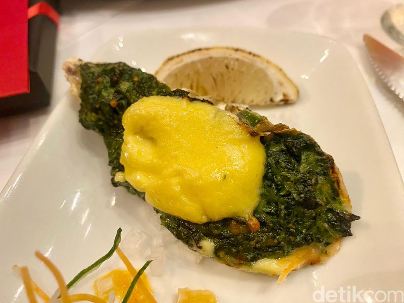 Usianya 60 Tahun, Resto Steak Amerika Ini Hadirkan Menu Spesial Khas New Orleans Menu spesial di Ruth's Chris Steak House yang merayakan enam dekade perjalanannya dengan menghadirkan 60th Anniversary Course Menu.