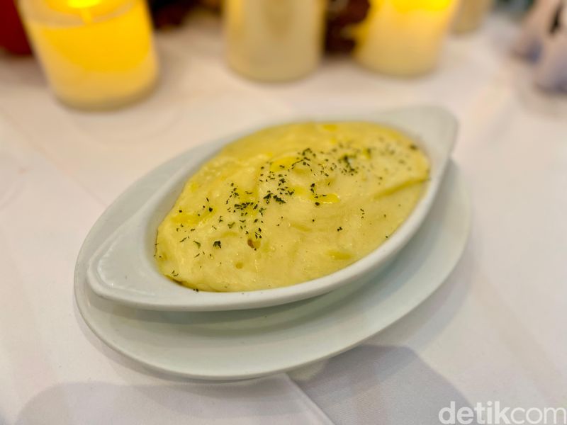 Usianya 60 Tahun, Resto Steak Amerika Ini Hadirkan Menu Spesial Khas New Orleans Menu spesial di Ruth's Chris Steak House yang merayakan enam dekade perjalanannya dengan menghadirkan 60th Anniversary Course Menu.