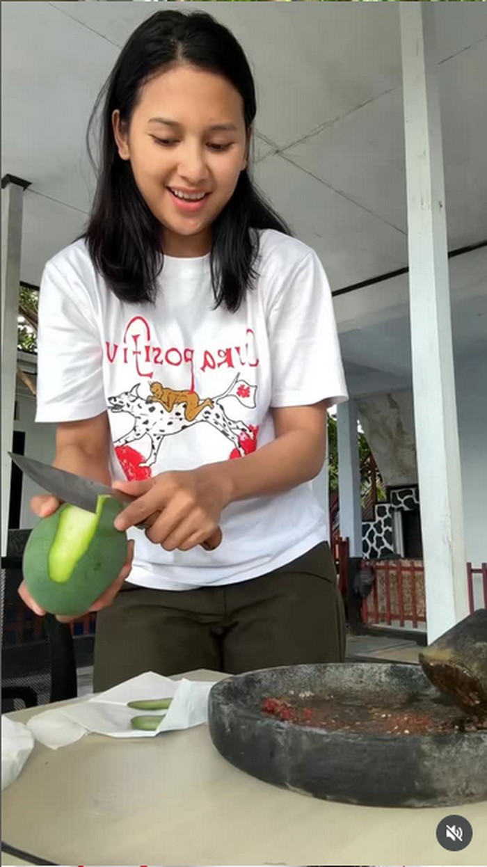 Yuk! Intip Dapur Modern Indah Permatasari yang Bikin Betah Masak