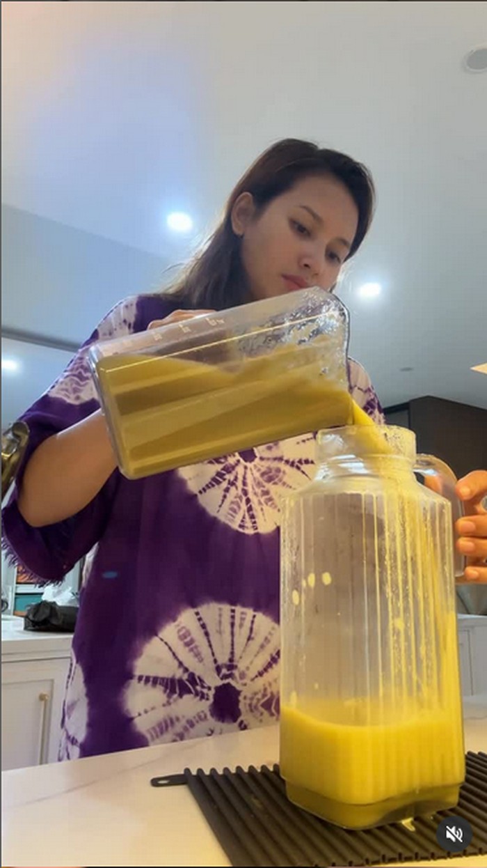 Yuk! Intip Dapur Modern Indah Permatasari yang Bikin Betah Masak