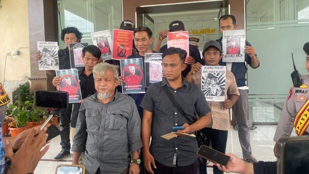 Aliansi Rakyat Anti Hoax Klaten (ARAHK) laporkan Ribka Tjiptaning ke Polres Klaten atas pernyataan Soeharto pembunuh jutaan rakyat. Aliansi Rakyat Anti Hoax Klaten (ARAHK) laporkan Ribka Tjiptaning ke Polres Klaten atas pernyataan Soeharto pembunuh jutaan rakyat.