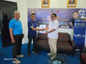 Andre Rosiade Terima SK Calon Ketua PSSI Sumbar, Arisal Aziz Resmi Mundur