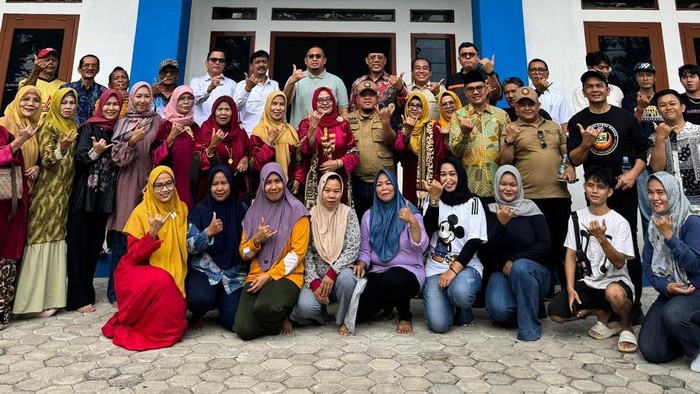 Andre Rosiade meninjau Satuan Pelayanan Pemenuhan Gizi (SPPG) program makan bergizi gratis (MBG) di Kampung Melayu Muara Dua, Bengkulu. (Dok istimewa).