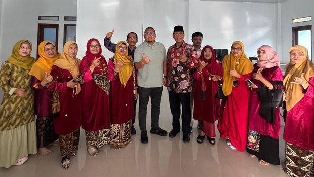 Andre Rosiade meninjau Satuan Pelayanan Pemenuhan Gizi (SPPG) program makan bergizi gratis (MBG) di Kampung Melayu Muara Dua, Bengkulu. (Dok istimewa).