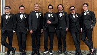 Groomsmen Boiyen ada 7 pesohor, di antaranya Andre Taulany, El Rumi, Desta, Vincent Rompies, Stevi Item, Eno Netral, dan Surya Insomnia. (Foto: dok Instagram desta80s)