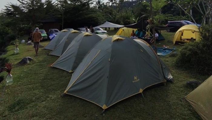Tenda berdiri di Angklung River Camp, Klungkung, Bali, Sabtu (8/11/2025).