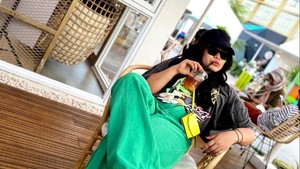 Gak cuma itu, Boiyen juga pernah mendapatkan pendapatan hanya RP 70 ribu setelah seharian nyanyi. Wah perjuangannya waktu itu benar-benar deh, seharian cuma dibayar Rp 70 ribu, katanya. Foto: Instagram/@boiyenpesek