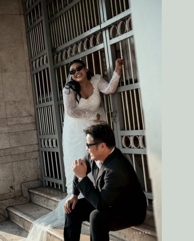 Hubungan keduanya sempat menghebohkan publik karena sebelumnya tak pernah dipublikasikan, lalu tiba-tiba akan menikah. Meski demikian banyak yang mendoakan dan mendukung hubungan mereka. Foto: Instagram @boiyenpesek