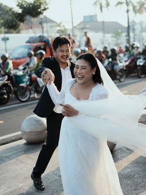 Potret Rully Anggi Akbar Suami Boiyen