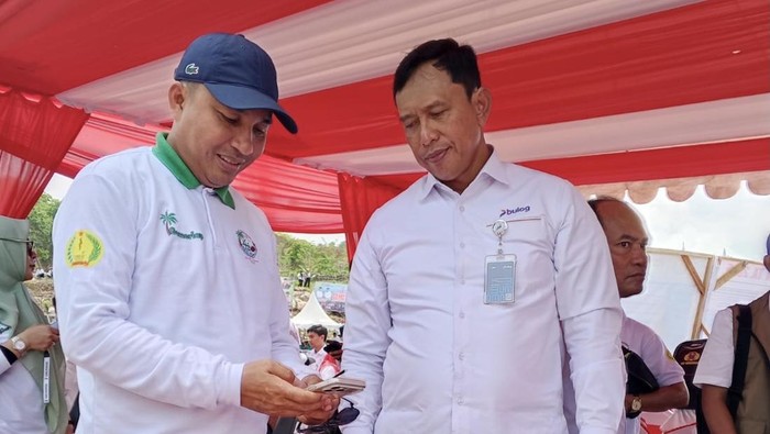 Bupati Luwu Utara Andi Abdullah Rahim saat menemui Direktur Utama Bulog, Ahmad Rizal Ramdhani di Kabupaten Selayar.
