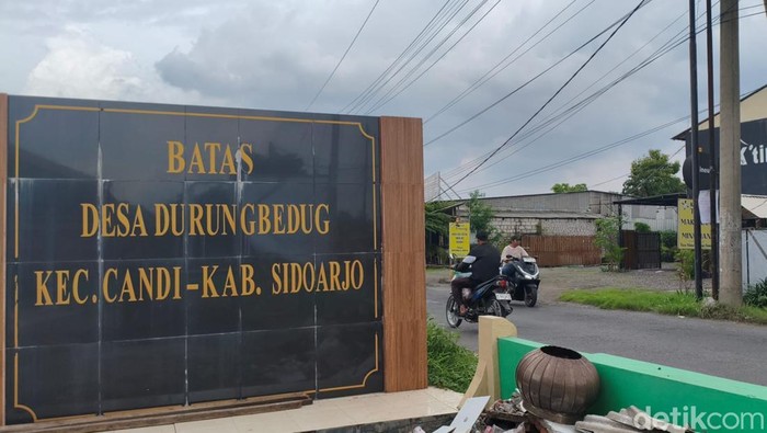 Desa dengan nama unik di Kecamatan Candi, Kabupaten Sidoarjo.