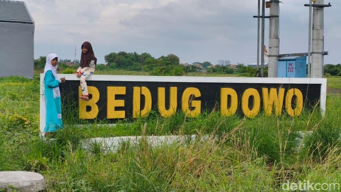 Desa dengan nama unik di Kecamatan Candi, Kabupaten Sidoarjo.